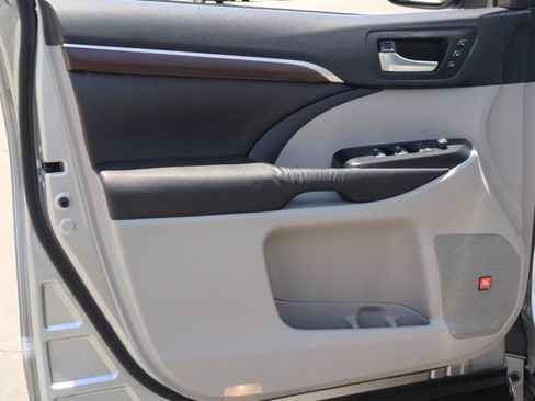 Used 2016 Toyota Highlander Limited Platinum FWD image 14