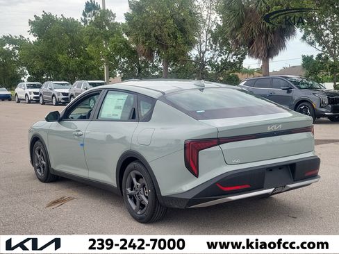 New 2026 Kia K4 FWD image 4