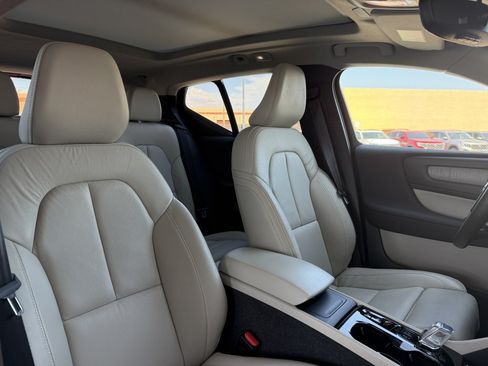 Used 2023 Volvo XC40 B4 Plus w/ Protection Package Premier FWD image 43