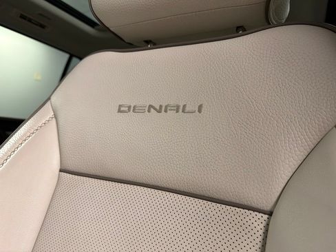 Used 2022 GMC Yukon XL Denali w/ Denali Premium Package AWD/4WD image 27