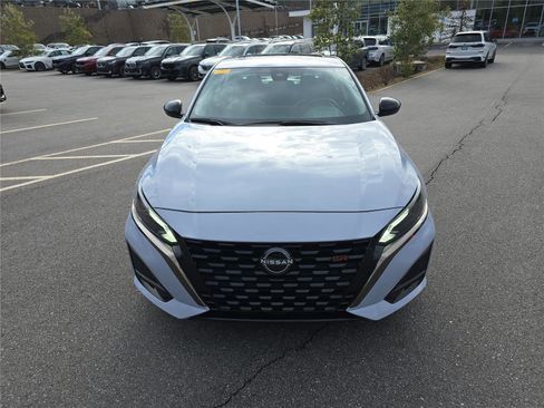 Used 2024 Nissan Altima 2.5 SR w/ SR Premium Package image 8