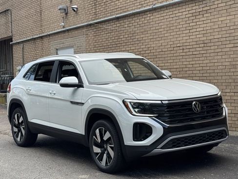 New 2026 Volkswagen Atlas Cross Sport SE AWD/4WD image 2