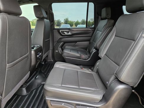 Used 2024 Chevrolet Suburban Z71 w/ Off-Road Capability Package image 15