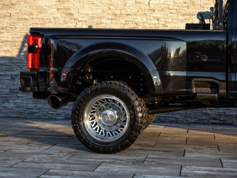 Used 2024 Ford F450 Platinum w/ FX4 Off-Road Package image 15