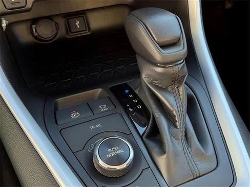 Used 2021 Toyota RAV4 XLE image 20