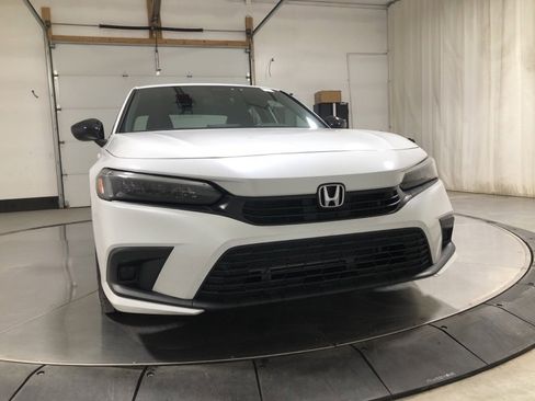 Used 2023 Honda Civic Sport image 2