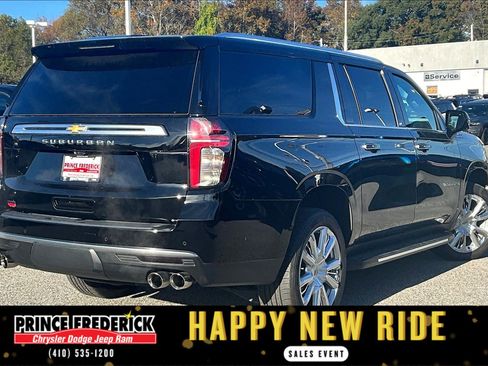 Used 2024 Chevrolet Suburban High Country w/ Advanced Technology Package image 11