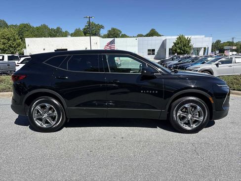 Used 2025 Chevrolet Blazer LT FWD image 5
