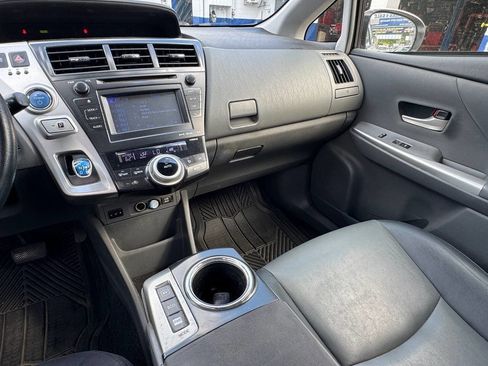 Used 2014 Toyota Prius V Five FWD image 18