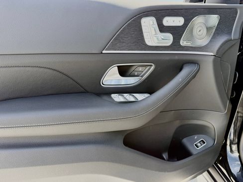 New 2026 Mercedes-Benz GLS 580 4MATIC image 14