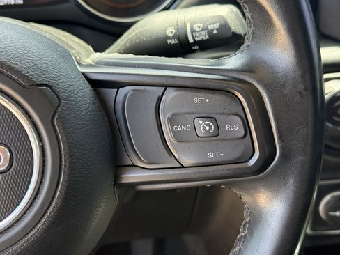 Used 2022 Jeep Gladiator Sport AWD/4WD image 18