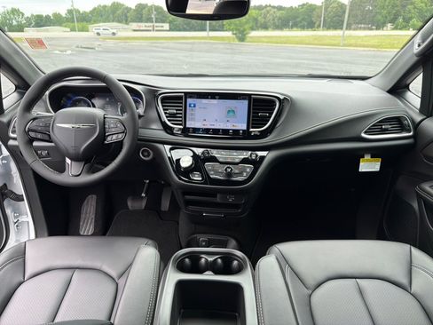 New 2026 Chrysler Pacifica Select w/ S Appearance Package FWD image 22