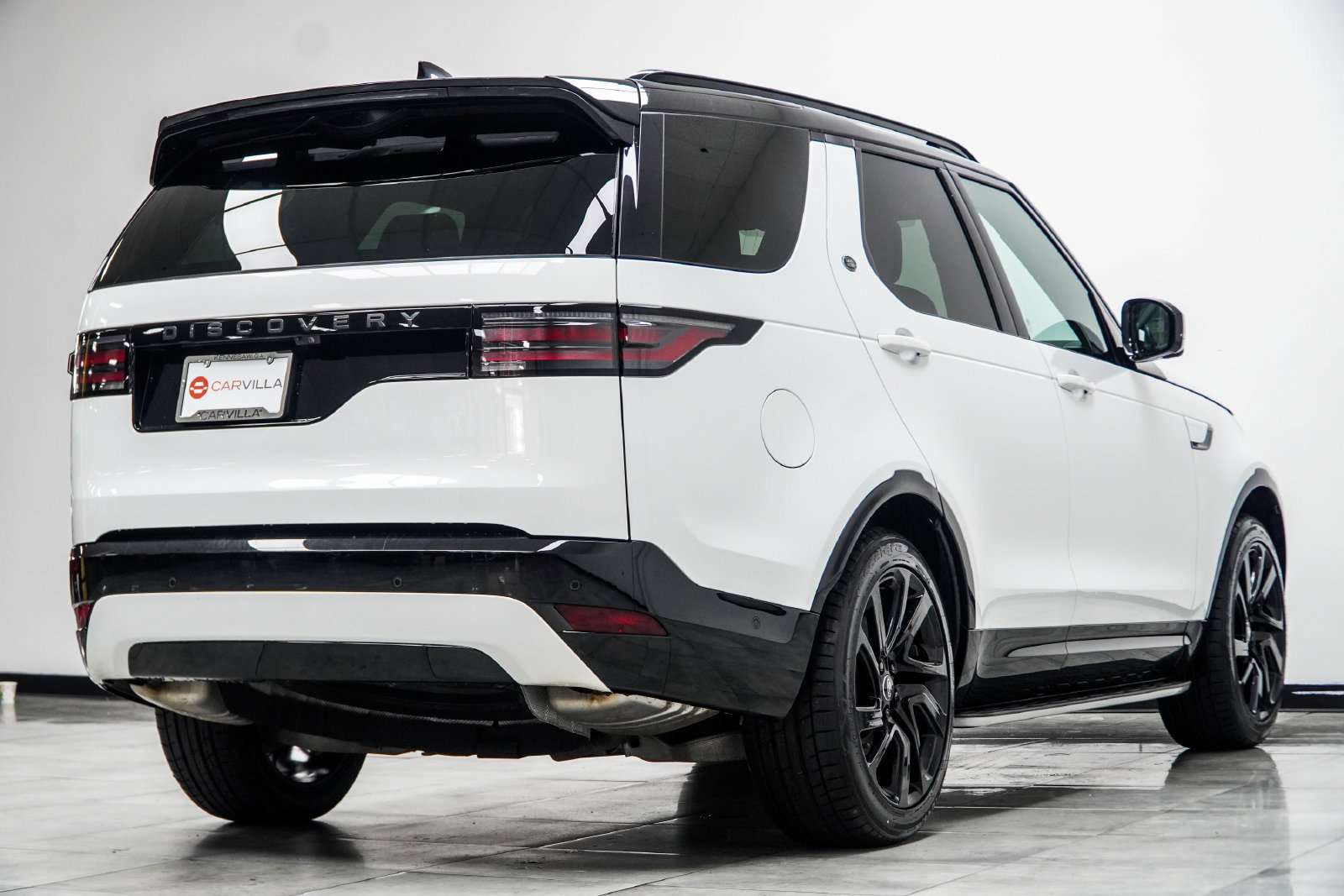 Used 2024 Land Rover Discovery Dynamic SE AWD/4WD image 14