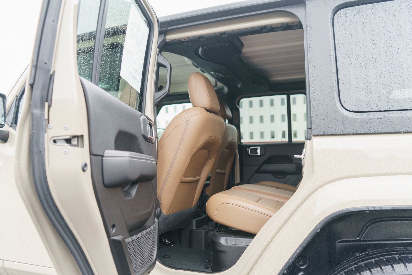 Used 2022 Jeep Wrangler Unlimited Sahara w/ Cold Weather Group AWD/4WD image 14