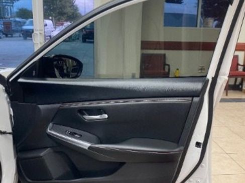 Used 2024 Nissan Sentra SR image 9