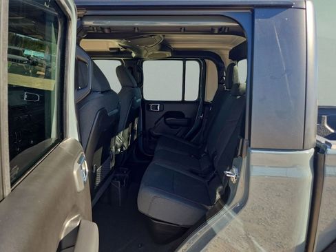 New 2026 Jeep Gladiator Rubicon w/ Steel Power Dome Hood Package AWD/4WD image 17