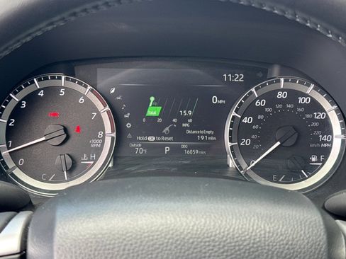Used 2025 Toyota Highlander LE FWD image 19