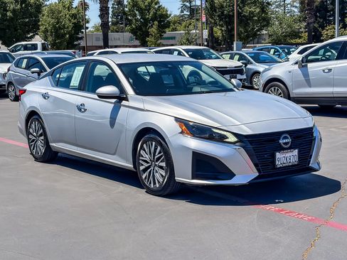 Used 2023 Nissan Altima 2.5 SV FWD image 5