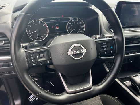 Used 2025 Nissan Rogue SV FWD image 30