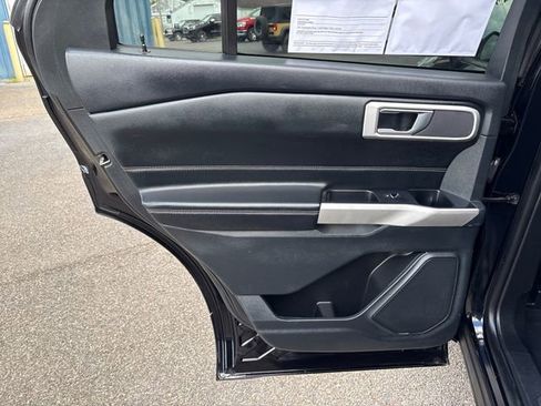 Used 2022 Ford Explorer XLT AWD/4WD image 19