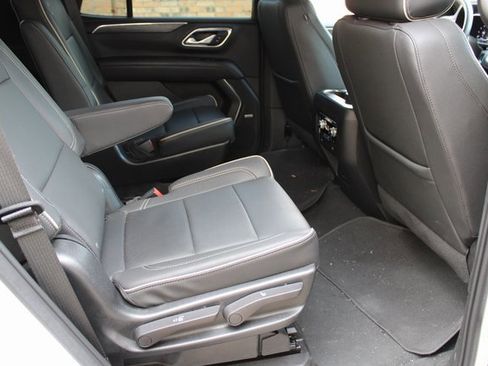 Used 2023 GMC Yukon SLT w/ SLT Premium Package image 19