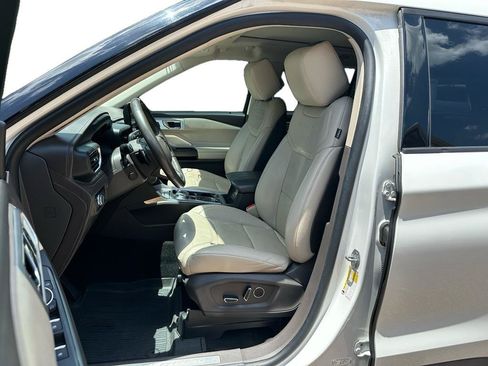 Used 2020 Ford Explorer Platinum w/ Premium Technology Package AWD/4WD image 8