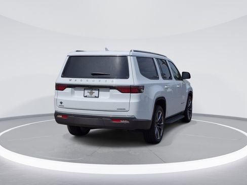 Used 2022 Jeep Wagoneer Series II w/ Premium Group I AWD/4WD image 7