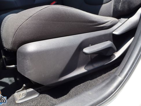 Used 2019 Toyota RAV4 LE FWD image 13