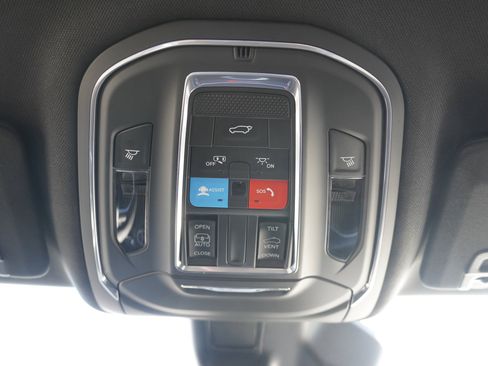 Used 2024 Jeep Grand Cherokee Altitude image 37