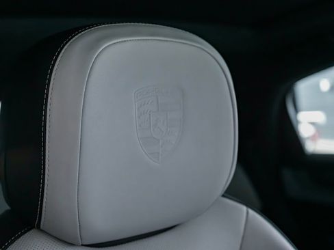 New 2026 Porsche Cayenne Coupe AWD/4WD image 32