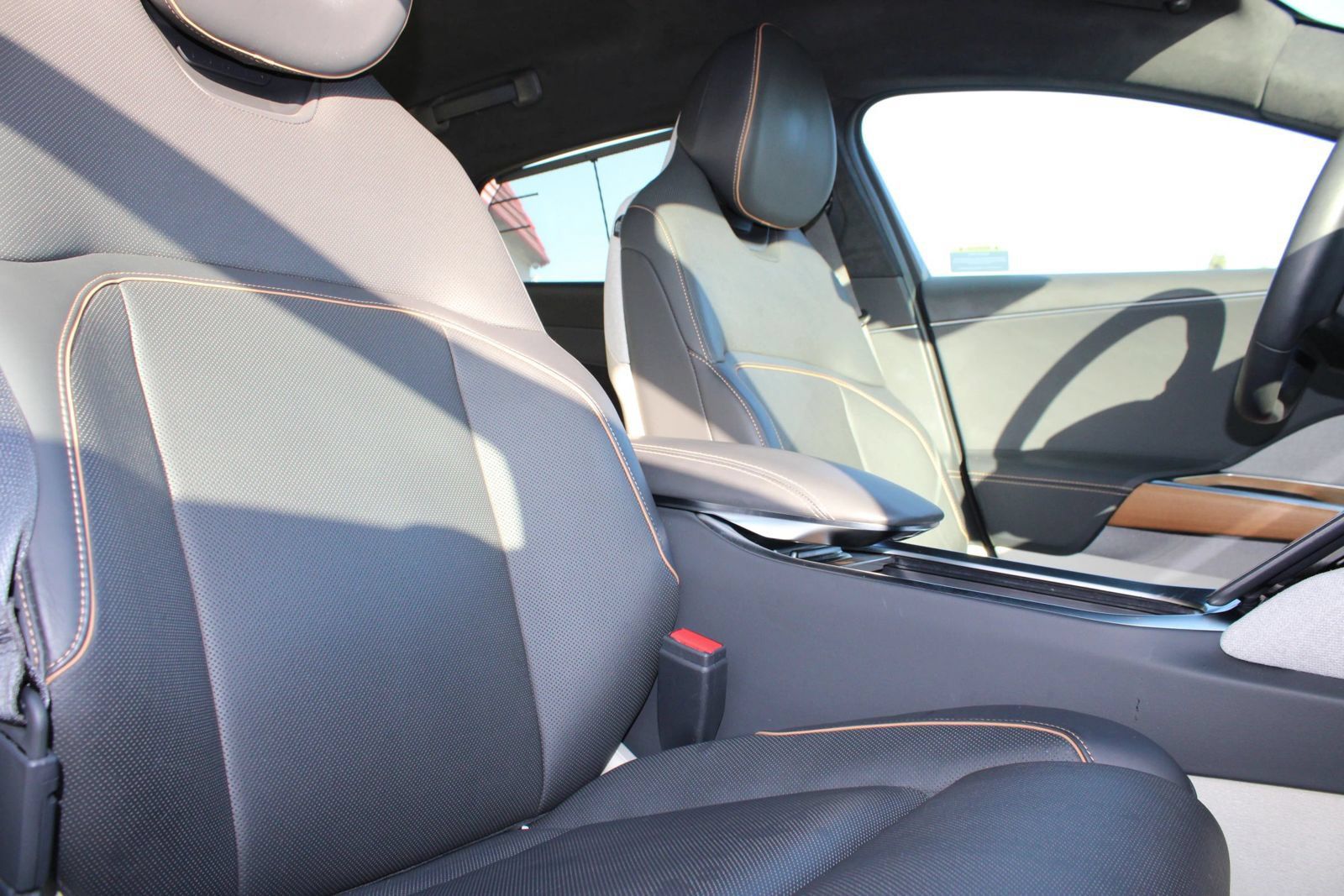 Used 2025 Lucid Air Pure RWD image 17