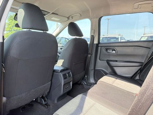 Used 2025 Nissan Rogue SV FWD image 12