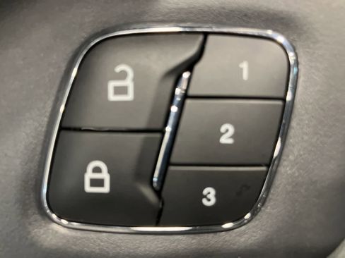 Used 2024 Ford Expedition Platinum image 18