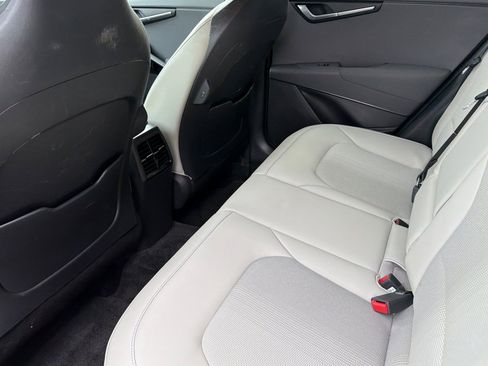 Used 2023 Kia Niro EX image 12