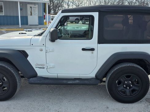 Used 2018 Jeep Wrangler Sport image 6