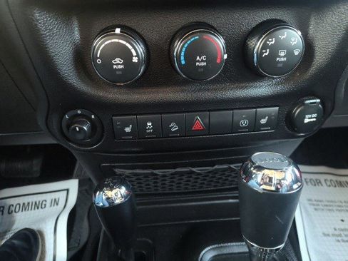 Used 2018 Jeep Wrangler Unlimited Sahara w/ Connectivity Group image 20