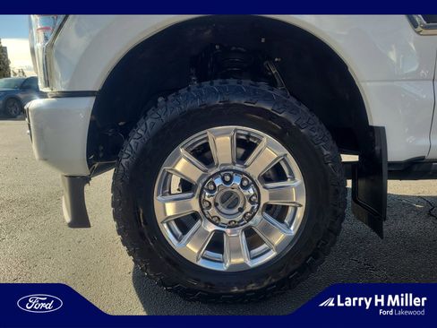 Used 2022 Ford F350 Platinum w/ FX4 Off-Road Package image 25