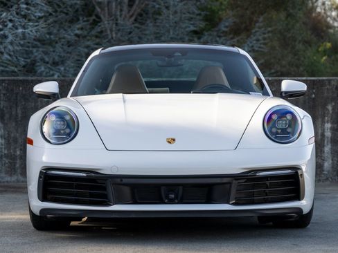 Certified 2020 Porsche 911 Carrera S w/ Premium Package RWD image 8