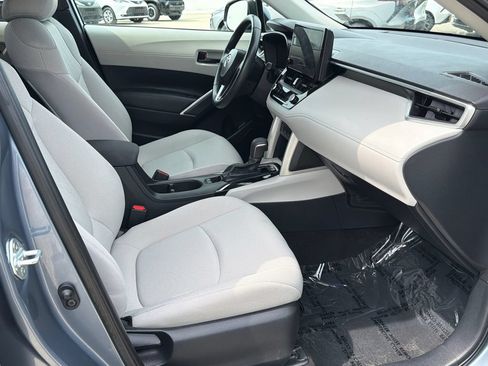 Used 2024 Toyota Corolla Cross LE w/ Moonroof Package AWD/4WD image 11