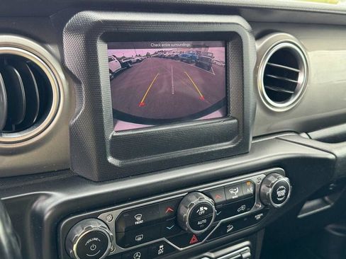 Used 2020 Jeep Wrangler Unlimited Sahara AWD/4WD image 33