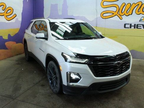 Used 2022 Chevrolet Traverse RS image 2