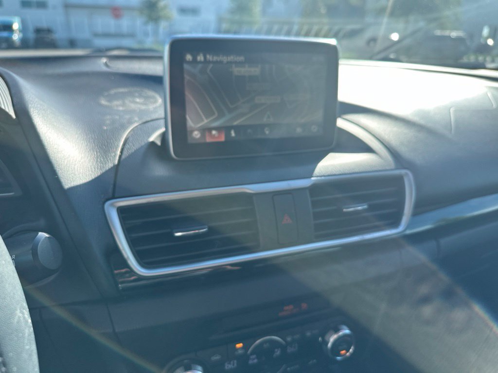 Used 2014 MAZDA MAZDA3 i Touring w/ Technology Package FWD image 16