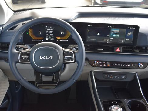 Used 2026 Kia Carnival EX FWD image 3
