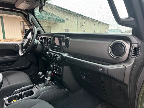 Used 2022 Jeep Gladiator Sport image 29