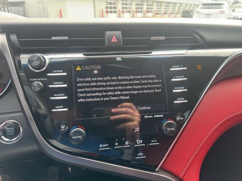 Used 2018 Toyota Camry XSE w/ Driver Assist Package image 9