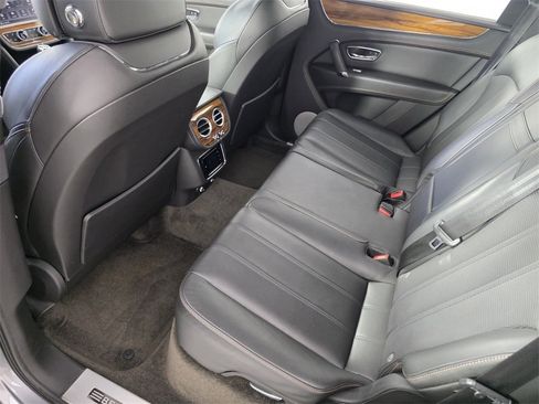 Used 2018 Bentley Bentayga image 15