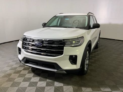 New 2026 Ford Explorer Active w/ Active Comfort Package AWD/4WD image 3