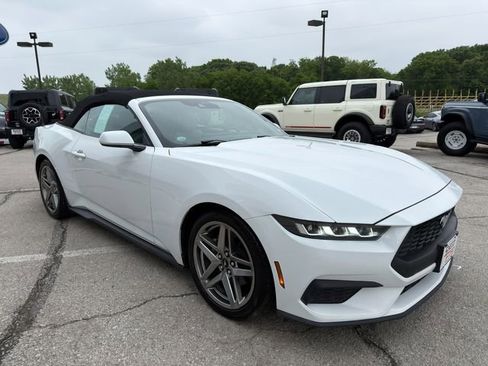 Used 2024 Ford Mustang Convertible RWD image 38