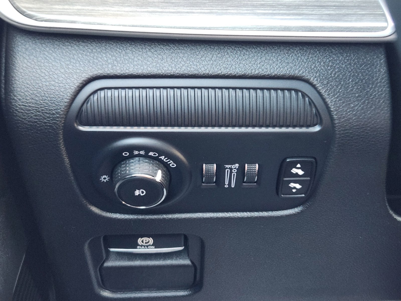 Used 2024 Jeep Wagoneer L Series II w/ Flexible Seating Group RWD image 23