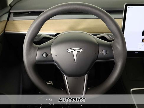 Used 2024 Tesla Model Y Long Range AWD/4WD image 3